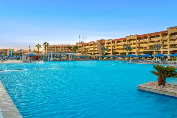 Pickalbatros White Beach Resort 5*
