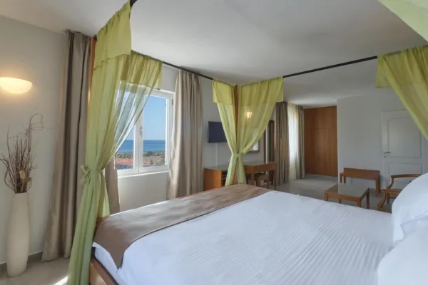 Alexander Beach Hotel & Village Resort 5*