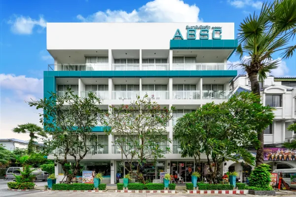 Andaman Beach Suites 4*