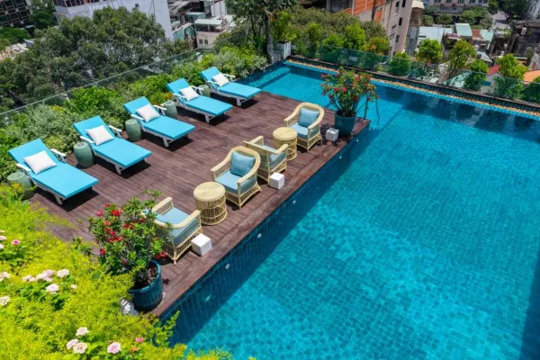 Au Lac Charner Hotel 4*