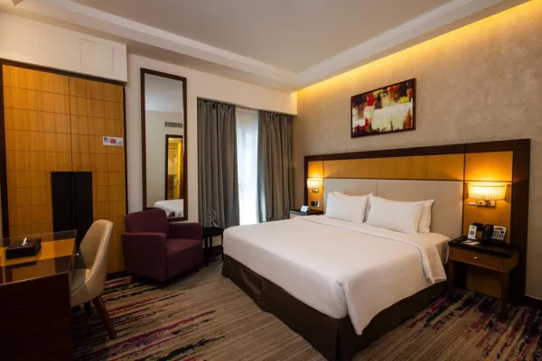 Golden Tulip Media Hotel* 4*
