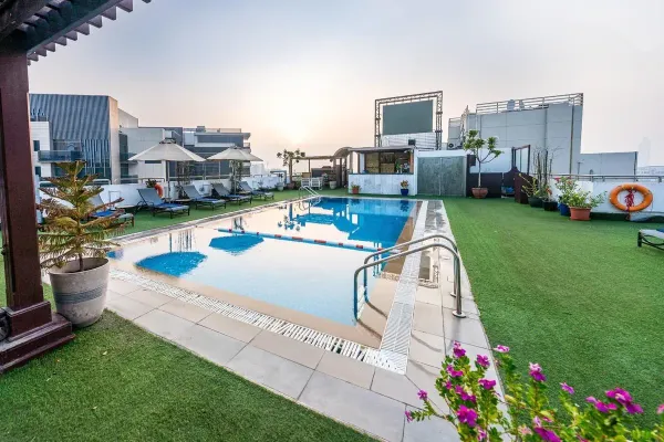 Hilton Garden Inn Dubai Jumeirah 4*, фото 1