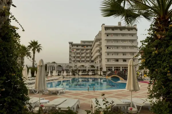 Holiday Garden Resort 5*