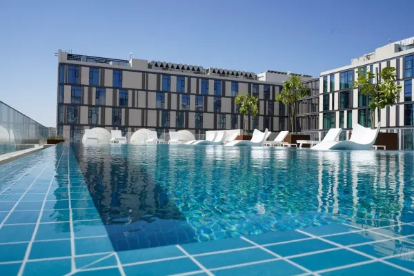 Holiday Inn Dubai Al Maktoum Airport 4*