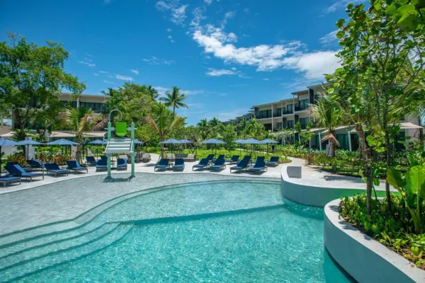 Le Meridien Phuket Mai Khao Beach Resort 4*