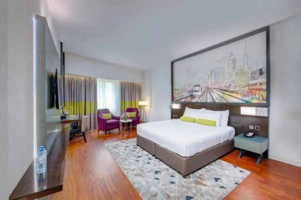 Howard Johnson Plaza By Wyndham Dubai Deira 4*
