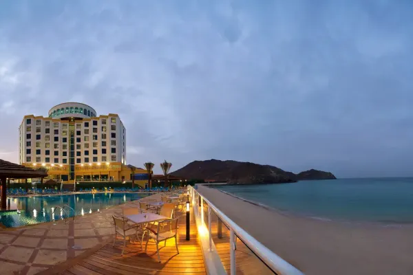 Oceanic Khorfakkan Resort & Spa 4*, фото 1