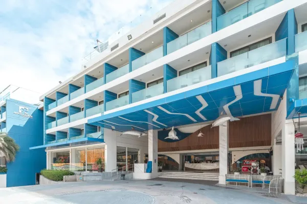 Clover Patong 4*