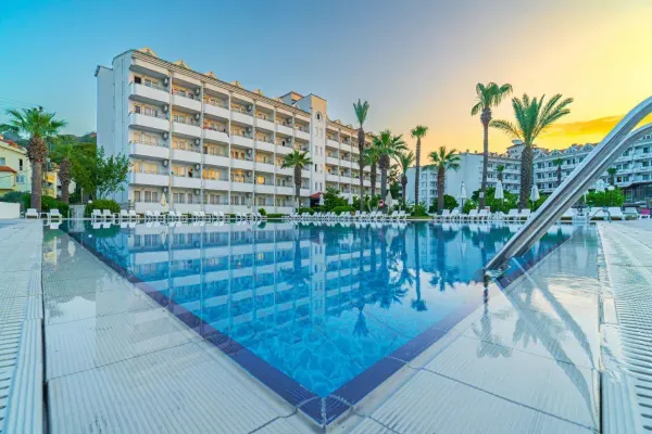 Pineta Club Hotel 4*, фото 1