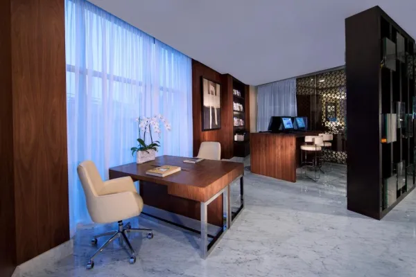 Pullman Dubai Creek City Centre 5*