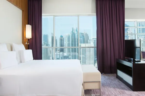 Pullman Dubai Jumeirah Lakes Towers 5*