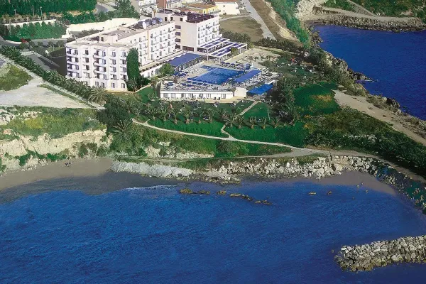 Queens Bay 4*