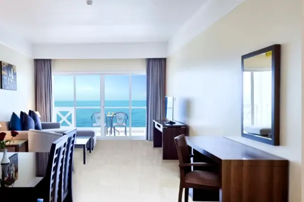 Ramada Hotel & Suites by Wyndham Ajman 4*, фото 8