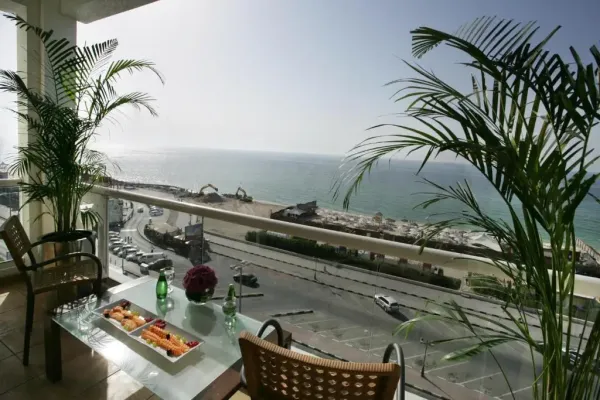 Ramada Hotel & Suites by Wyndham Ajman 4*, фото 12