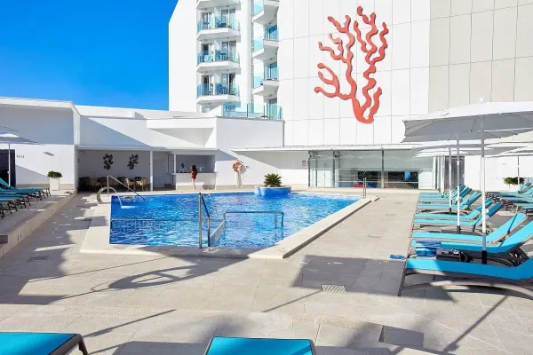 Universal Perla 4*