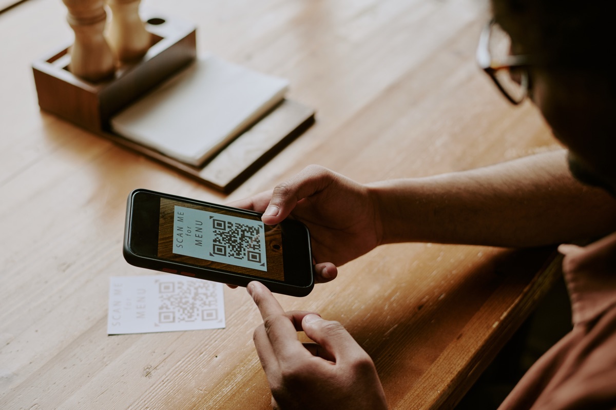 Установка eSIM по QR-коду с экрана телефона